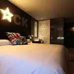Hotel Rock Star