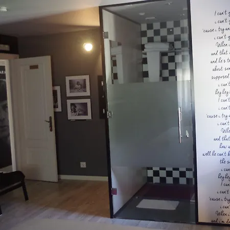 Rock Star Szálloda *